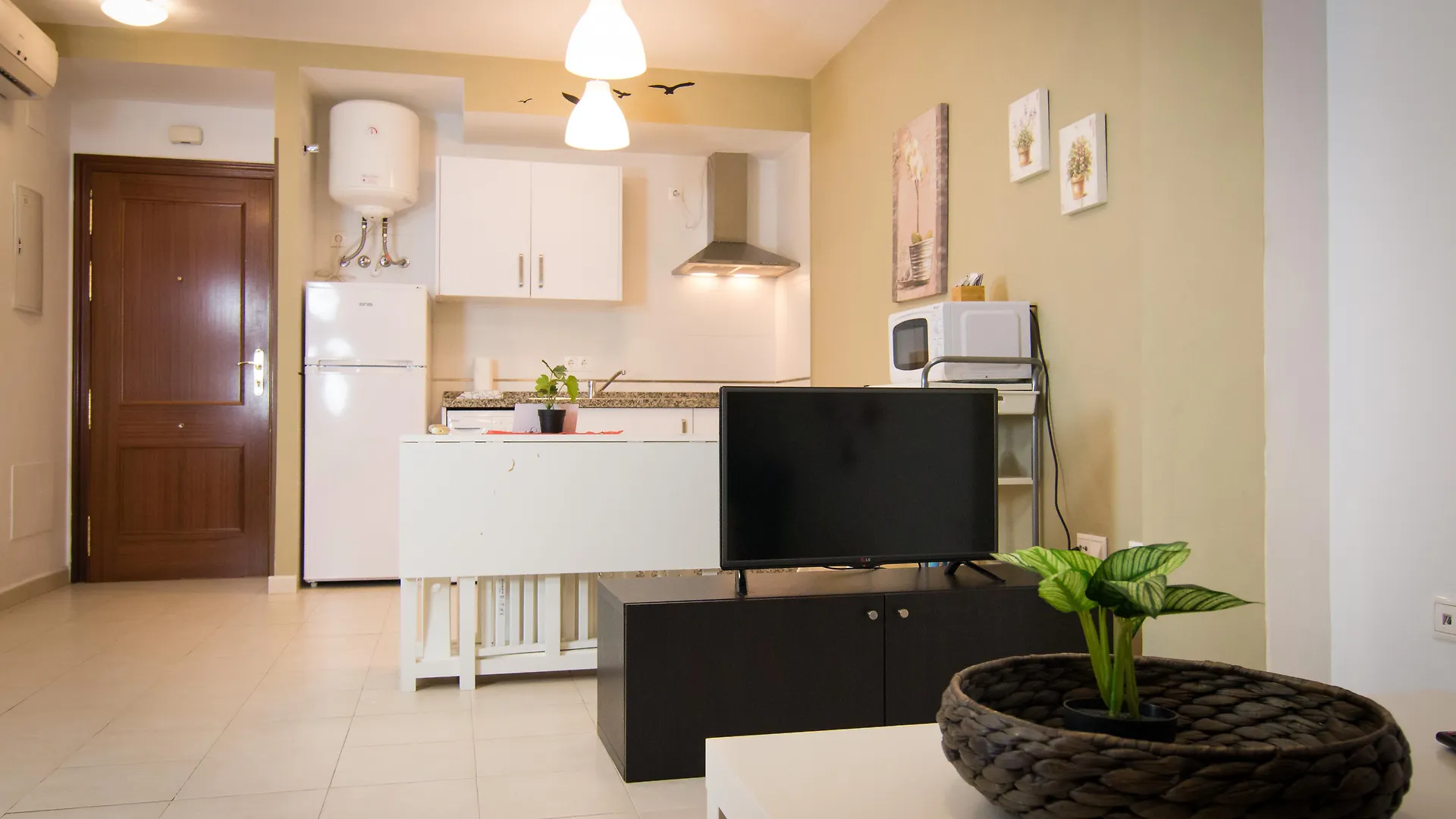 Apartment Holidays2Malaga Studios Juan De Mena
